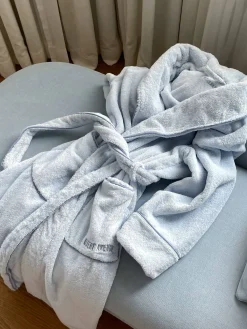 Robes><noscript><img width=
