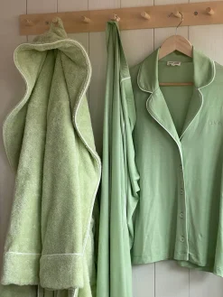 Robes><noscript><img width=