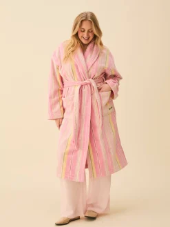 Robes><noscript><img width=