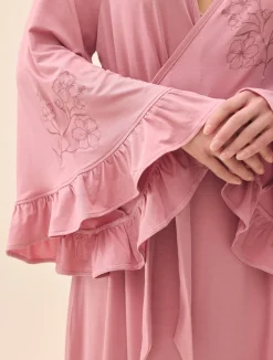 Robes><noscript><img width=