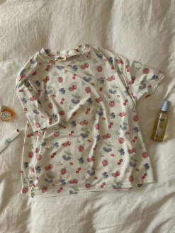 Pjs>Djerf Avenue Go Slow Tee Summer Berries