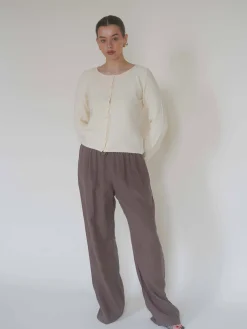 Pants><noscript><img width=