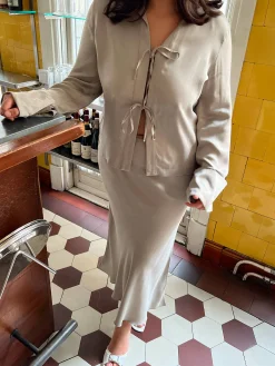 Shirts & Blouses><noscript><img width=