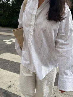 Shirts & Blouses><noscript><img width=