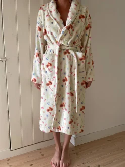 Robes><noscript><img width=