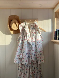 Robes><noscript><img width=