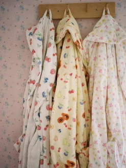 Robes><noscript><img width=