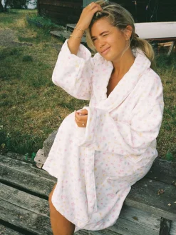 Robes><noscript><img width=