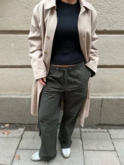 Pants><noscript><img width=
