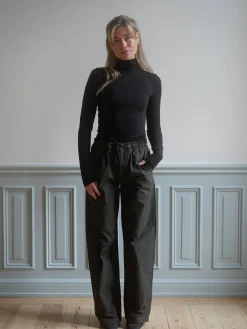 Pants><noscript><img width=
