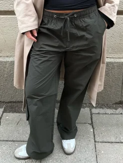 Pants><noscript><img width=