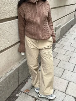 Pants><noscript><img width=